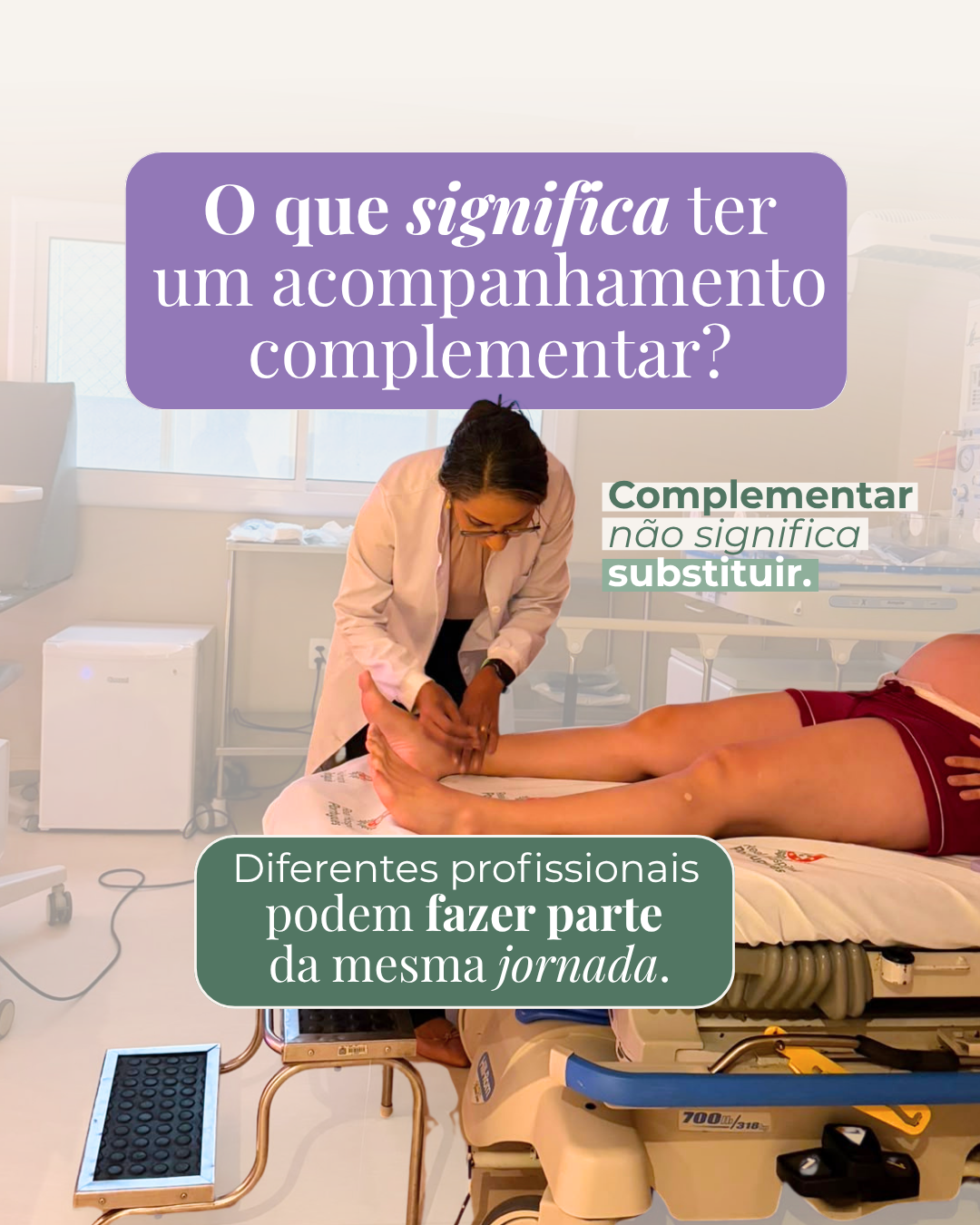 Dra. Paula em ambiente clínico ao lado de paciente, representando acompanhamento complementar